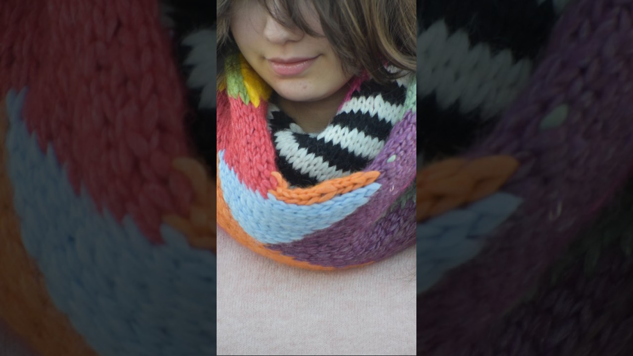 The knitting pattern of The Amazing Digital circus is available in all of my shops 