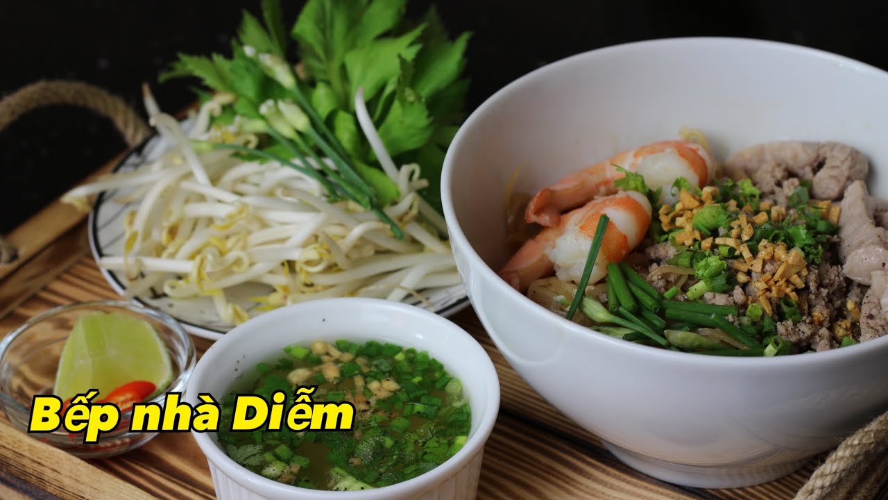 Hủ Tiếu Nam Vang - Nam Vang Noodle Soup - Hủ tiếu khô và nước thơm ngon đậm đà | Bếp Nhà Diễm |