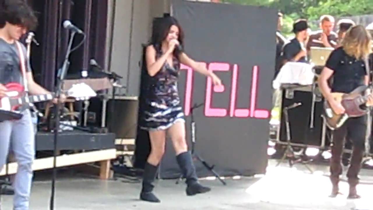 Selena Gomez  - I Don't Miss You At All - Live at Six Flags St. Louis 8/22/2010