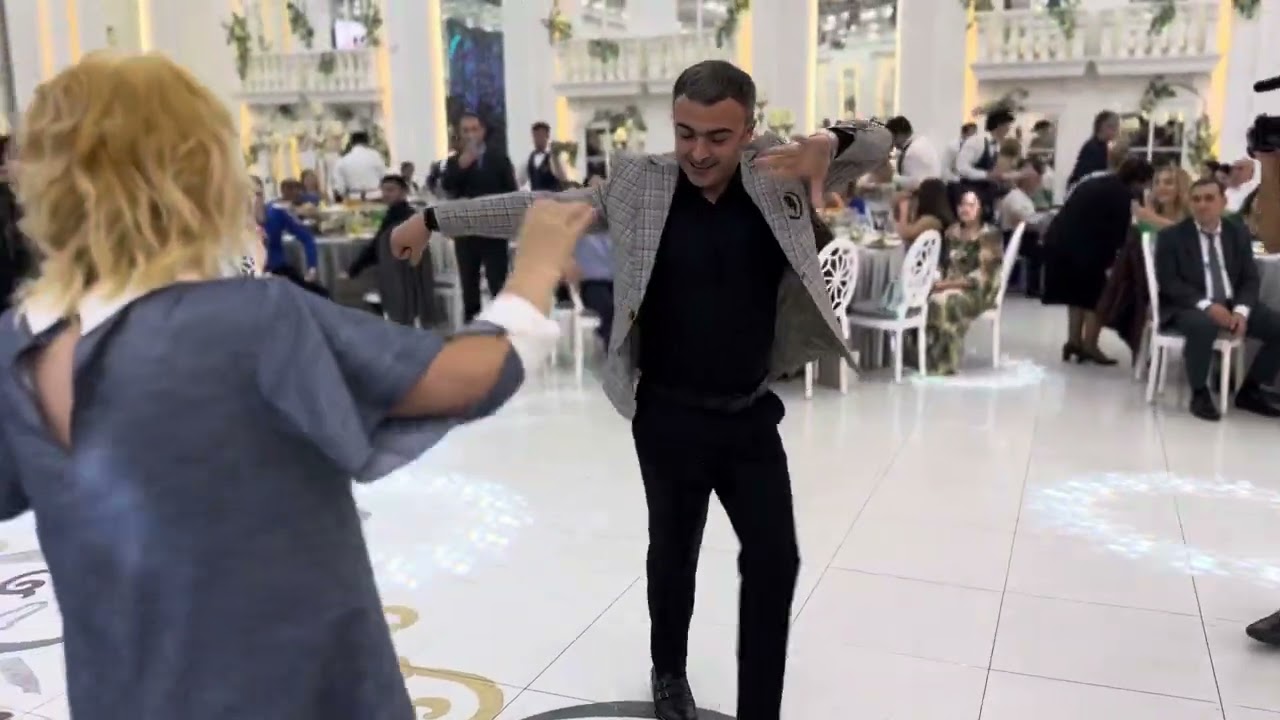 Джигиты  зажгли на прекрасной свадьбе в Баку