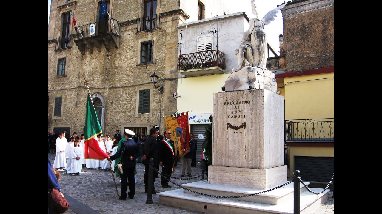 Belcastro 2002/2011. Cittadinanza e Sindaco Ciacci onorano i Caduti di tutte le guerre.