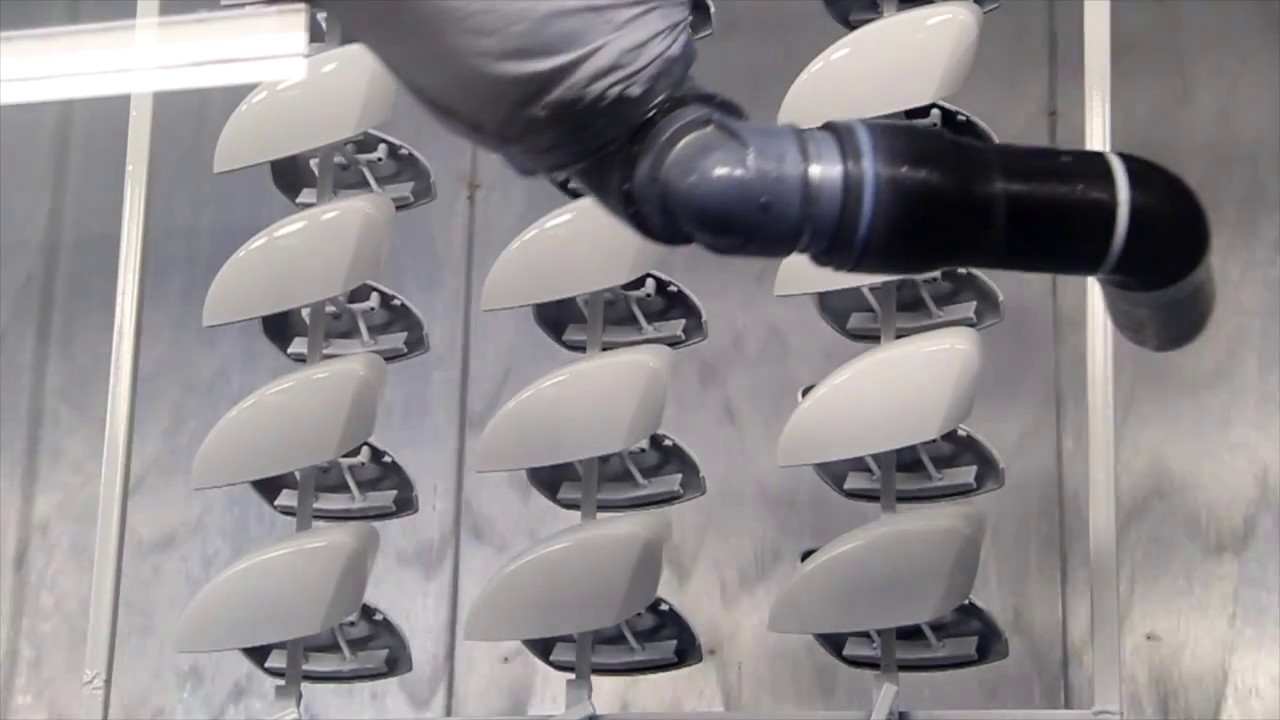 Línea de pintura líquida. / Liquid painting line. / Ligne de peinture liquide.