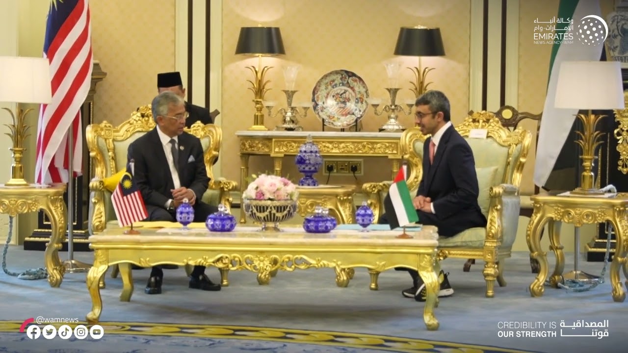 ملك ماليزيا يستقبل عبدالله بن زايد
