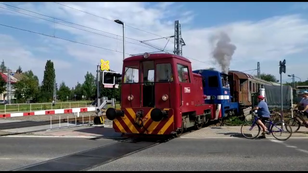 Přesun poškozených vozů za pomoci Prasátek T211 2009 a T211 0066 (''Velký přejezd'' Jaroměř)