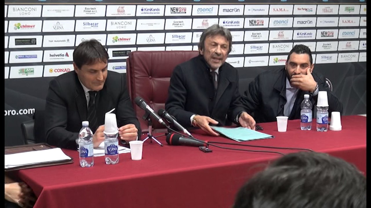 Calcio, Arezzo: Ferretti abbandona la conferenza stampa 