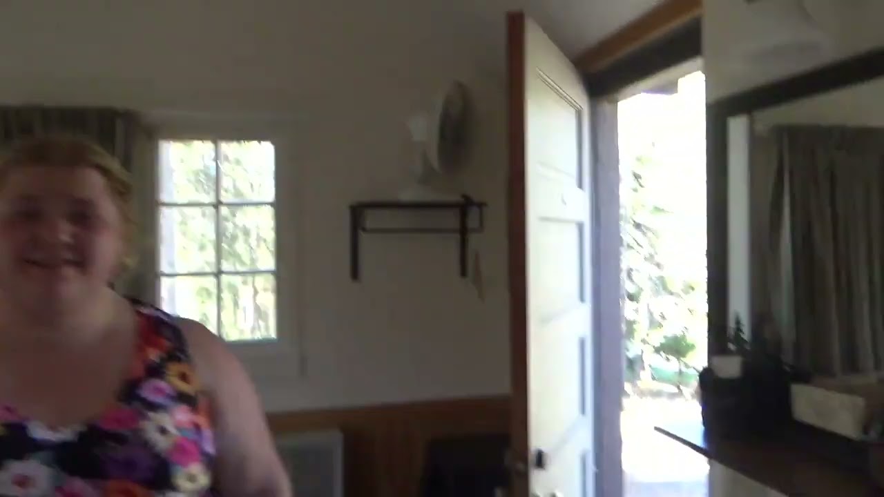 Old Faithful Lodge Cabin Room Tour - Cabin 221 (Baker Street) - Yellowstone Vlog 7
