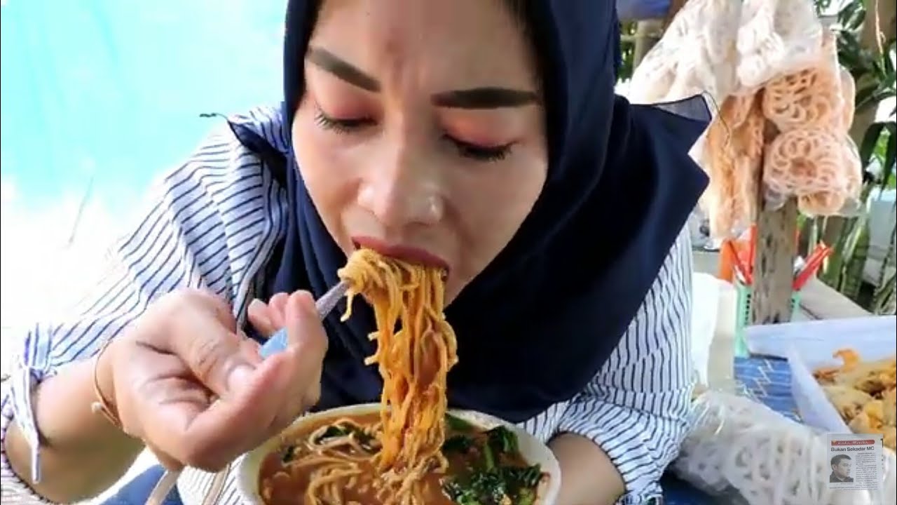 MIE AYAM PAK KARDI, KULINER BREBES SEJAK 1983 CARA NGERACIK MIE NYA BEDA..