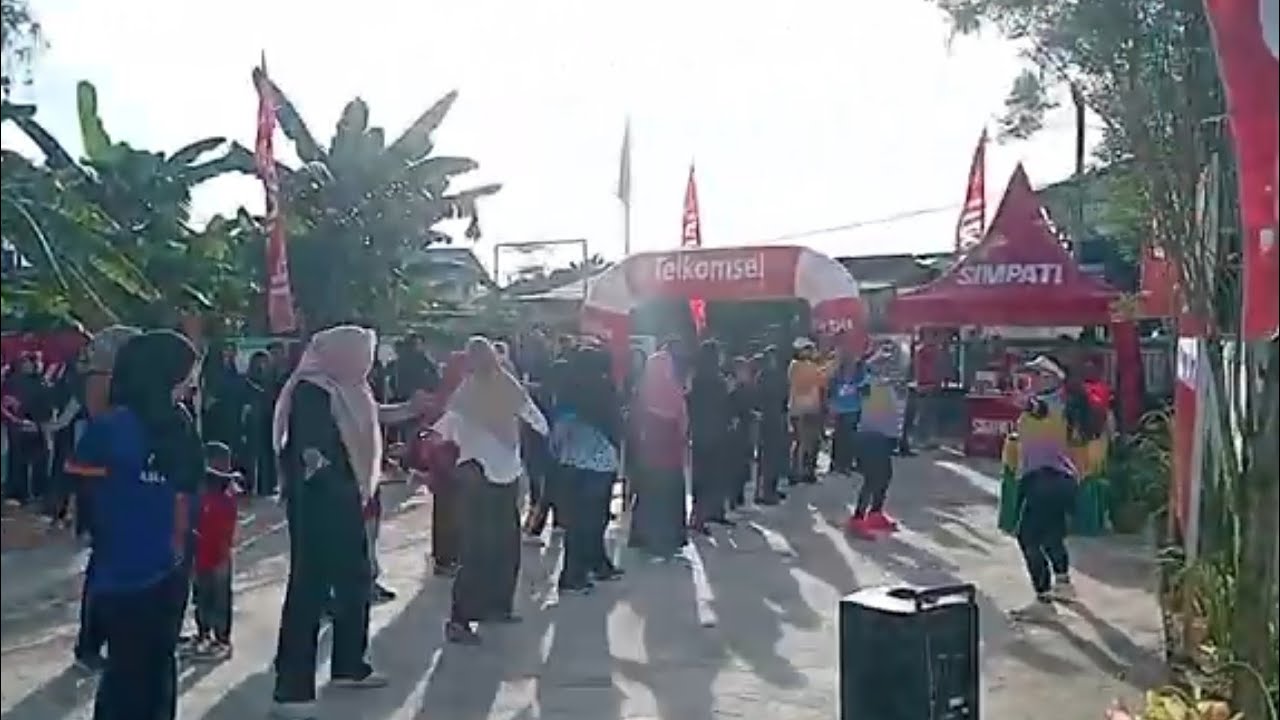 Mepringati hari jdi brdiriny tower#telkomsel di jlan cendana dgn senam pagi brsma RT 50 mandala