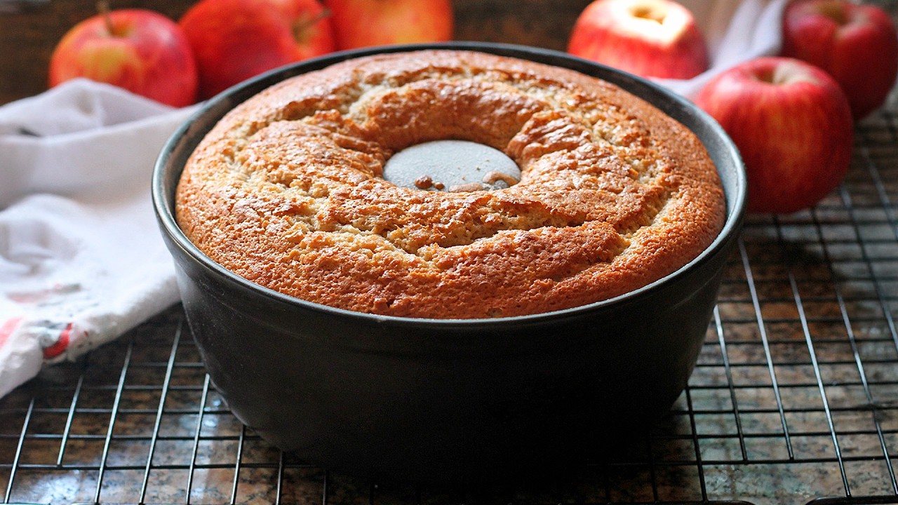 BOLO DE MAÇÃ NO LIQUIDIFICADOR SEM TRIGO 🍎 | Fofinho, Saudável e Fácil