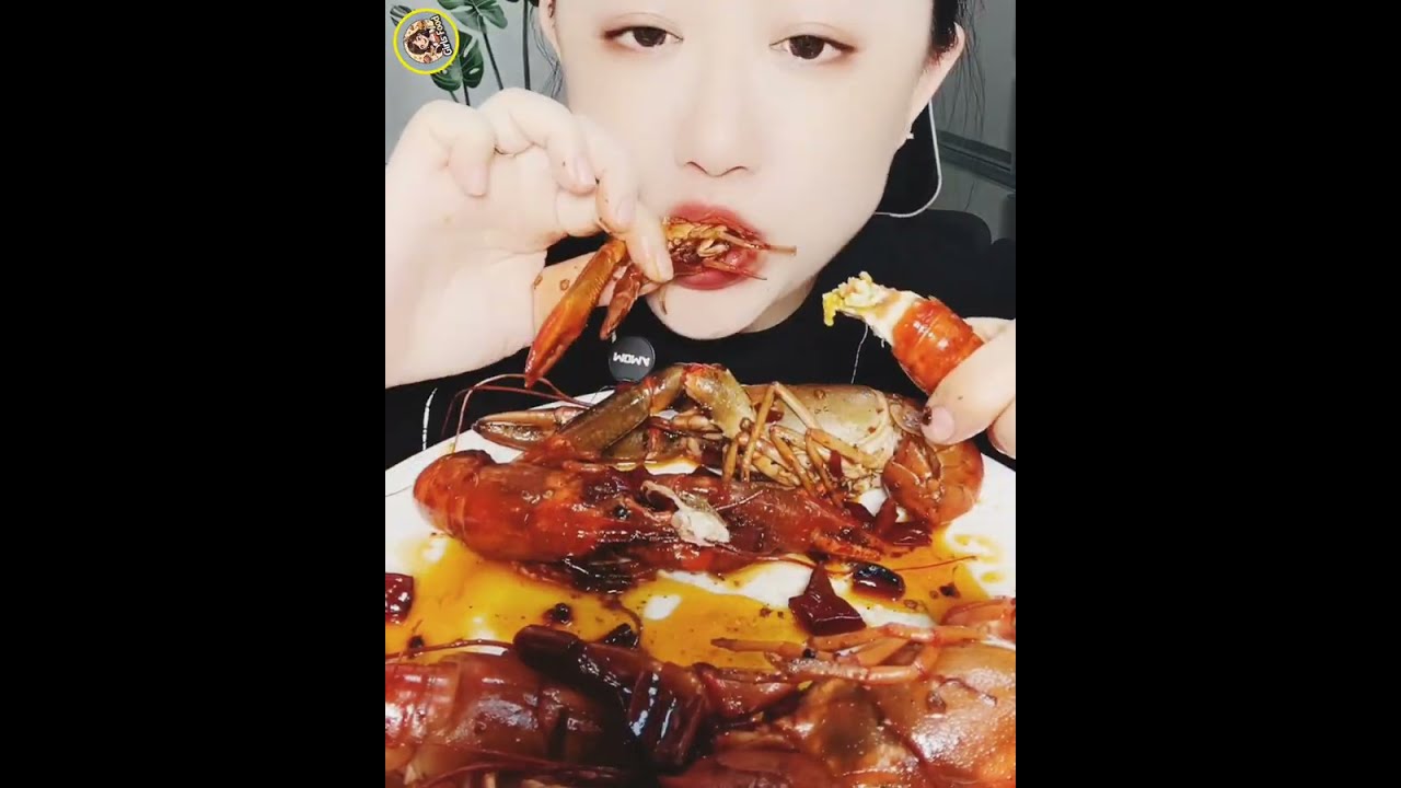 Beautiful Woman Enjoys Eating Stuffed Shrimp 🦐 & Spicy Crayfish 🌶️ | Seafood Mukbang