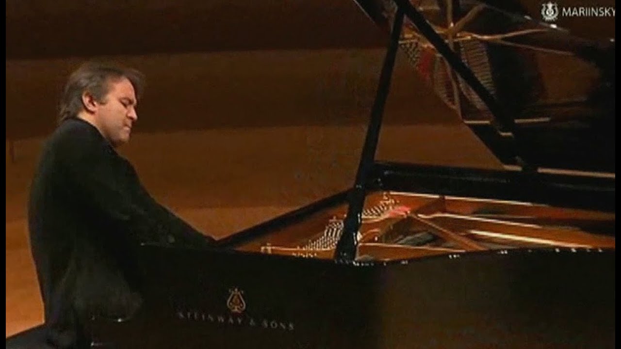 Alexei Volodin plays Schumann: Piano Sonata in F minor No. 3 (Live, 2013)