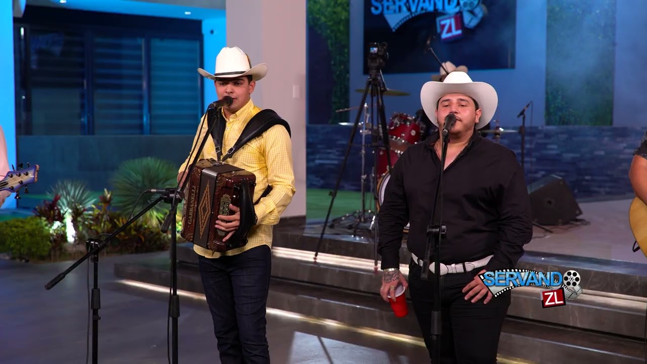 Grupo Arriesgado - Por El Mariachi Me Miraron 