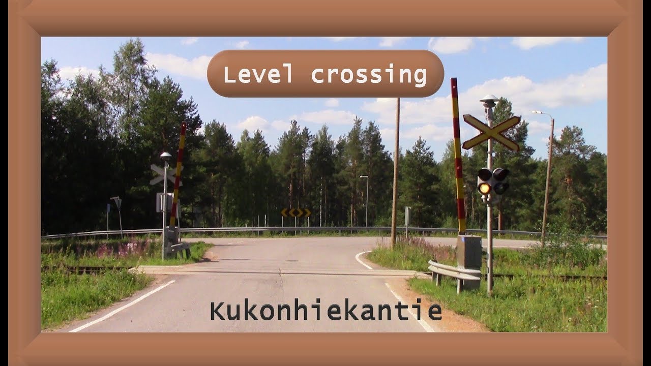 Kukonhiekantie. half-barrier device Saarij&auml;rvi