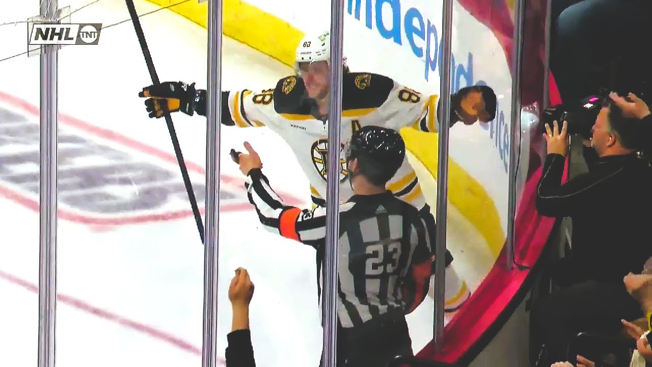David Pastrnak scores 60th goal of the season, records hat-trick vs Flyers (4/9/23)