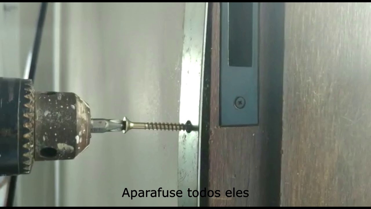 Como instalar um reforço anti arrombamento para a porta