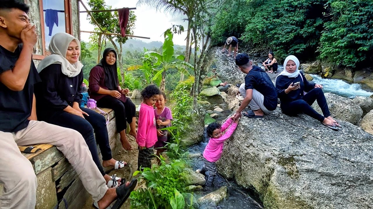 SUASANA PAGI YANG TENANG, SEBELUM TURUN HUJAN DI KAMPUNG NAMBAH BETAH, PEDESAAN SUNDA JAWA BARAT