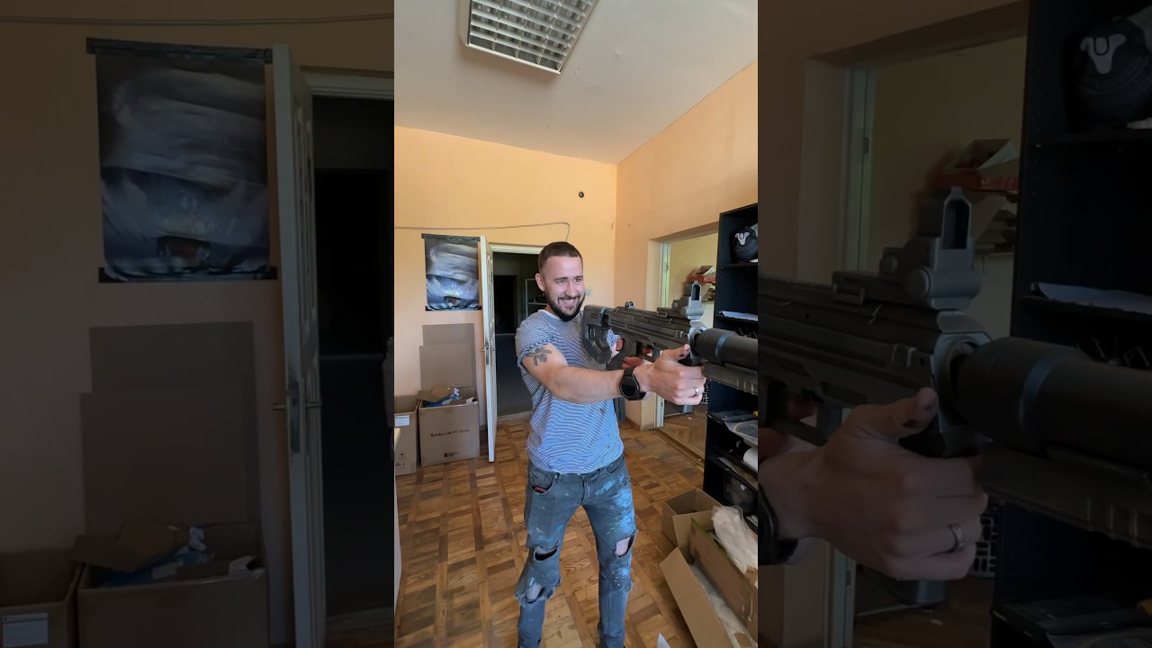 Who was more surprised here?😂 #cosplay #gun #toy #propmaking #propreplica #fandom #props