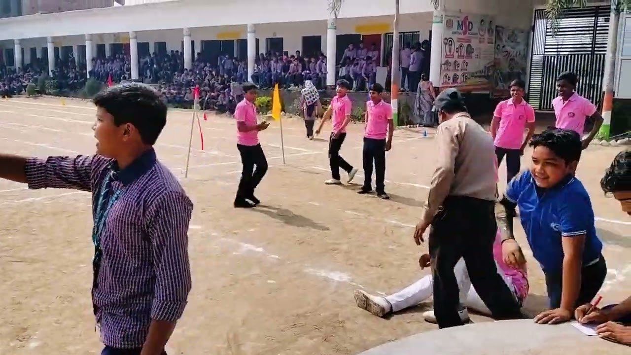 क्लास 6 और 7 के लड़को का कबड्डी