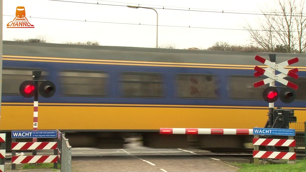 DUTCH RAILROAD CROSSING - Deventer Colmschate - Stationsweg