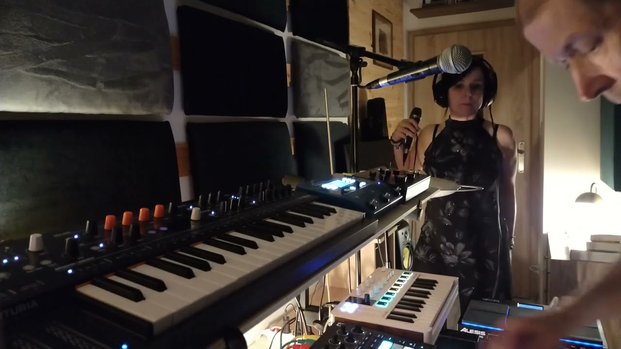 Joanna M. Vorbrodt - próba z domu. live performance (BŁĘKIT)