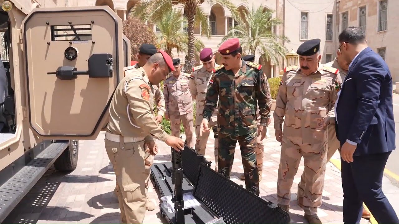 رئيس أركان الجيش يطلع على المواصفات الفنية للعجلة القتالية المدرعة متعددة المهام(T-KAT) تشيكيةالصنع