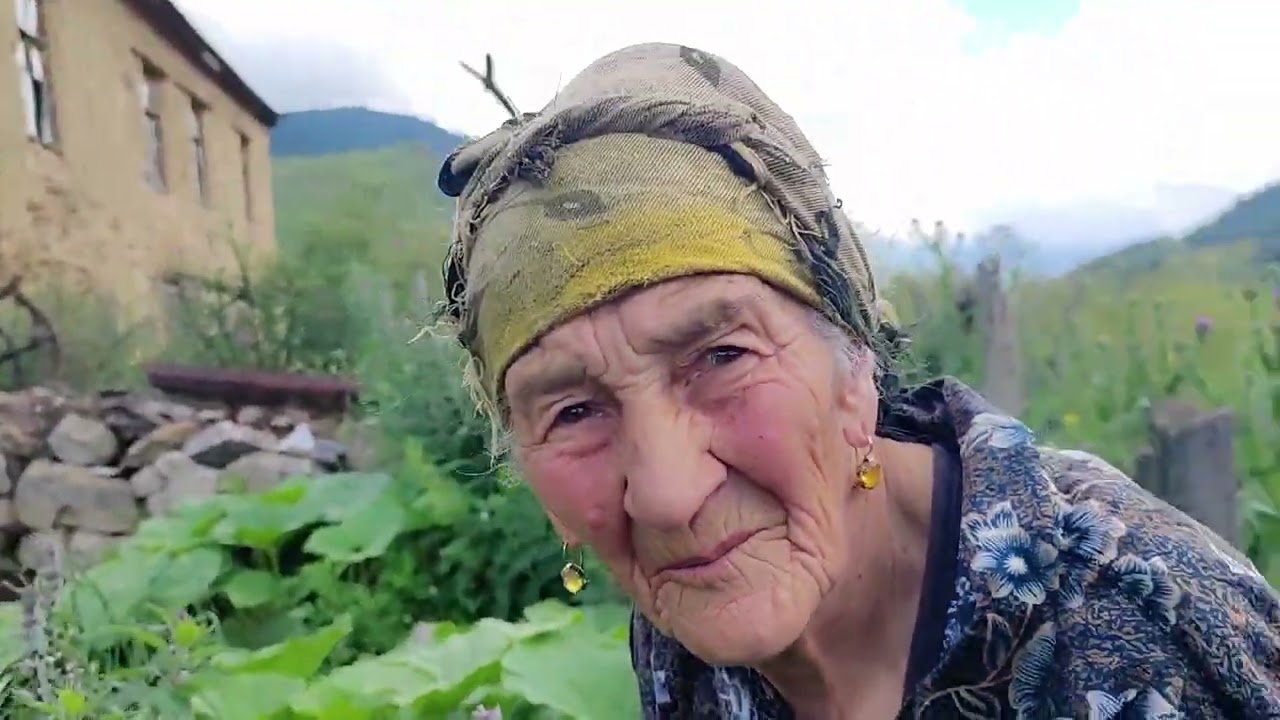 В гостях у Любы Ильясовны Гогуевой. По дебрям пошли смотреть её огород!  