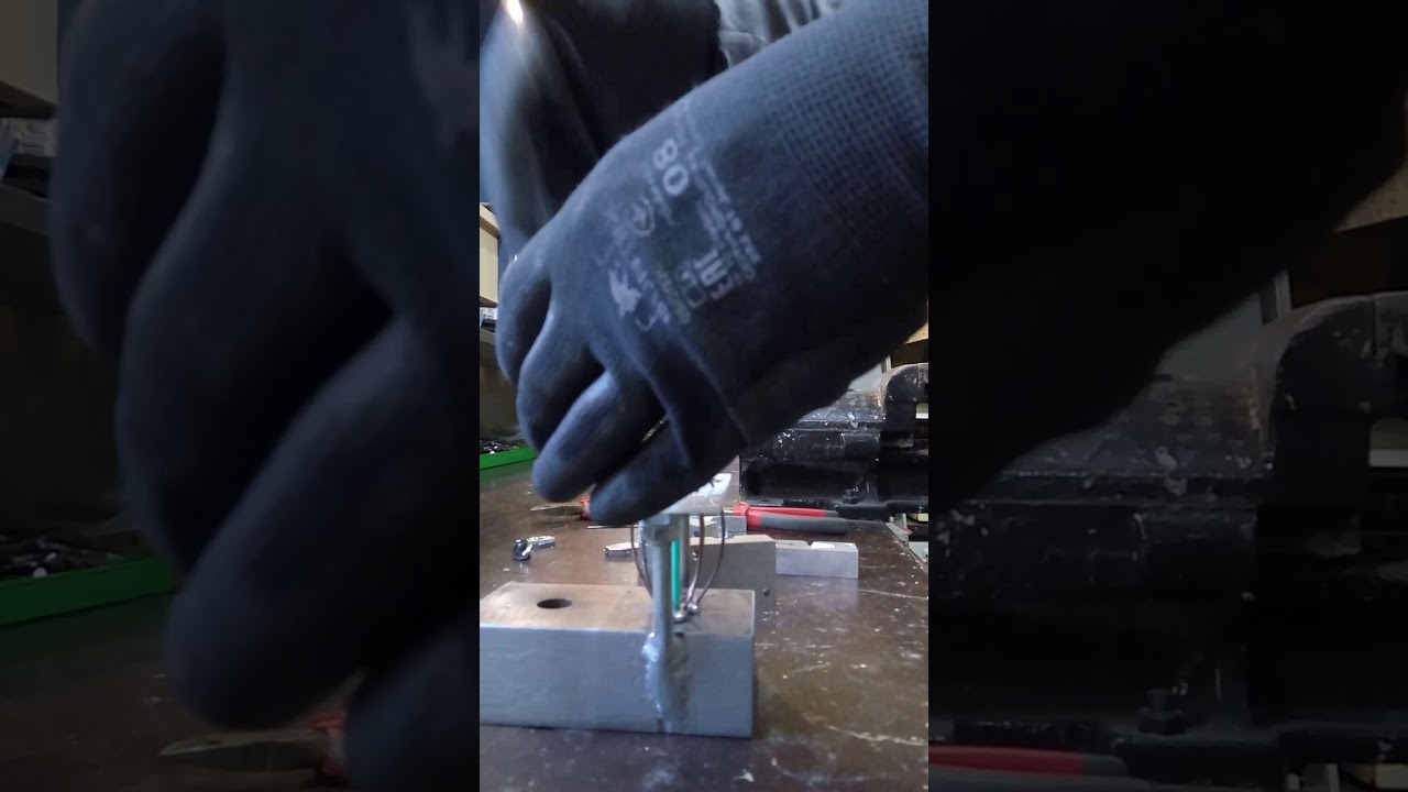 etet&ouml; kos&aacute;r k&eacute;sz&iacute;t&eacute;s &eacute;s cs&uacute;sz&oacute; &oacute;lom &ouml;nt&eacute;se. 2.