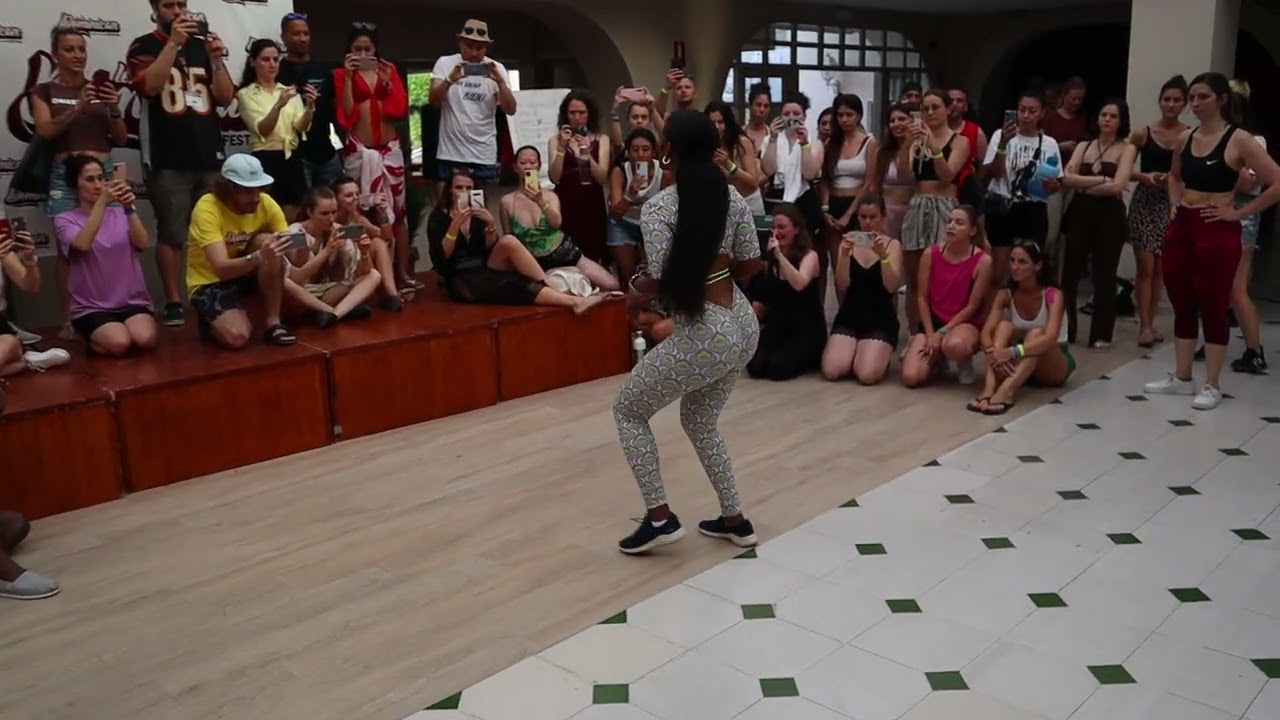 Johanna Swing - Bachata seductive moves (A Lo Dominican Festival 2022)