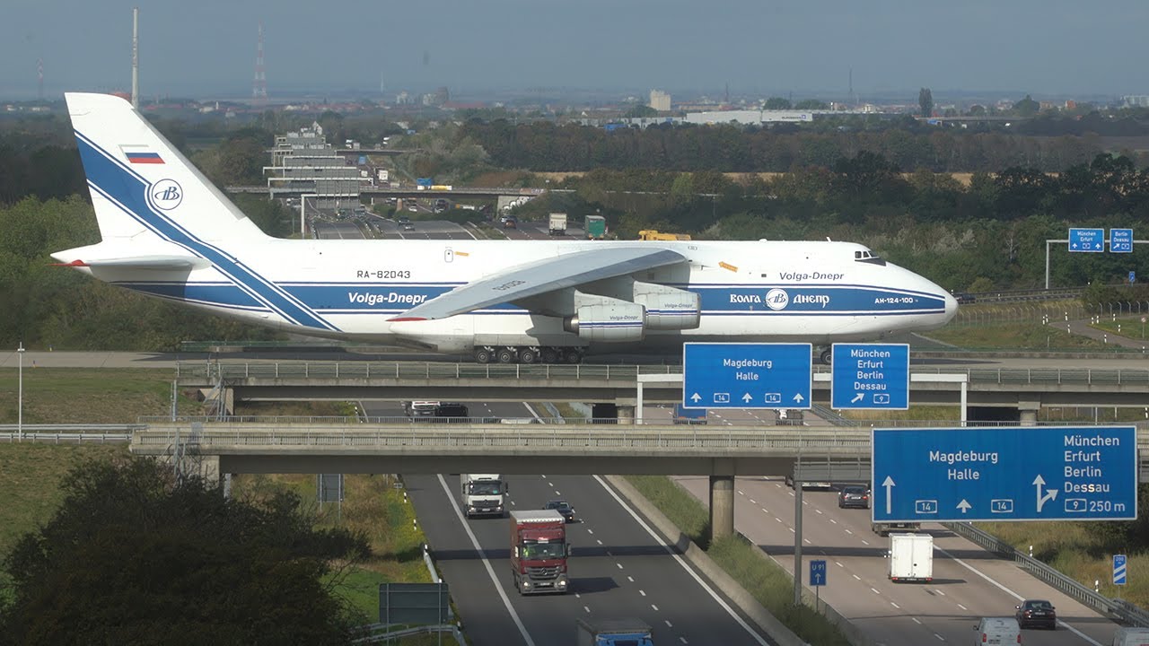 ANTONOV AN124 crossing the AUTOBAHN - AN124 DEPARTURE at LEIPZIG (4K)