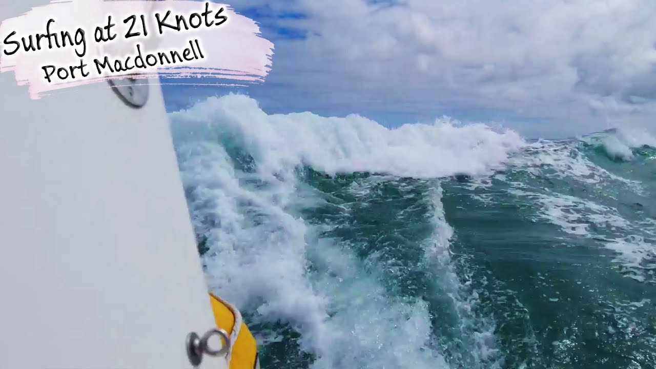 E111 - Surfing in at 21 KNOTS to Port Macdonnell!