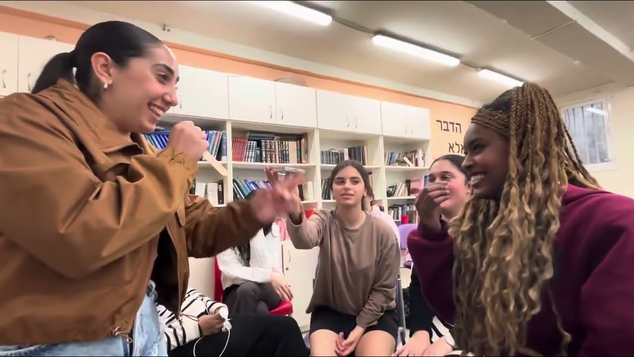 פרומו הכתרה - שמיניתשפה ראשית בנות מחזור ז׳