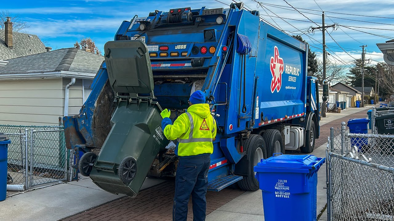 Republic Mack LEU Heil Rear Loader Collecting ARC Carts