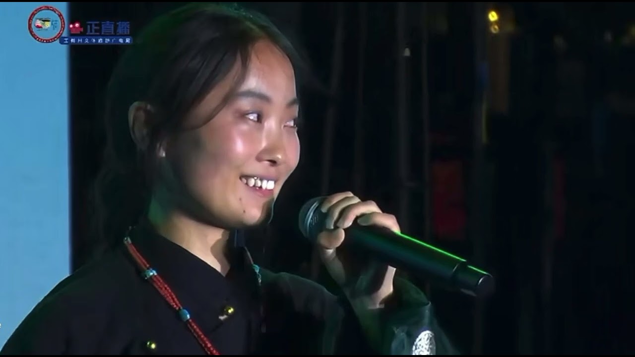 ཌ་ཀི་མཚོ་ is singing English song in Tibet.