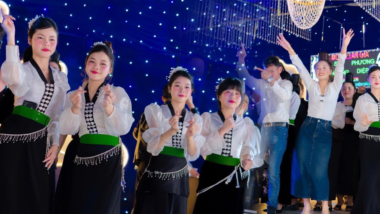 HÂY NHẤT CHỊ EM BẢN TÁT MUỔI NỌI NHẢY MÚA QUÁ CĂNG TIỆC TÂN GIA SỸ PHƯỢNG & PHƯƠNG DIỆP 