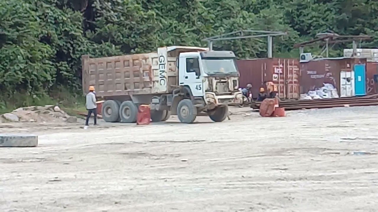 100% Tidak lolos...! Training  Dt Howo, Maju & Mundur Injak Ban Pt Gni Morowali Utara Sulteng.