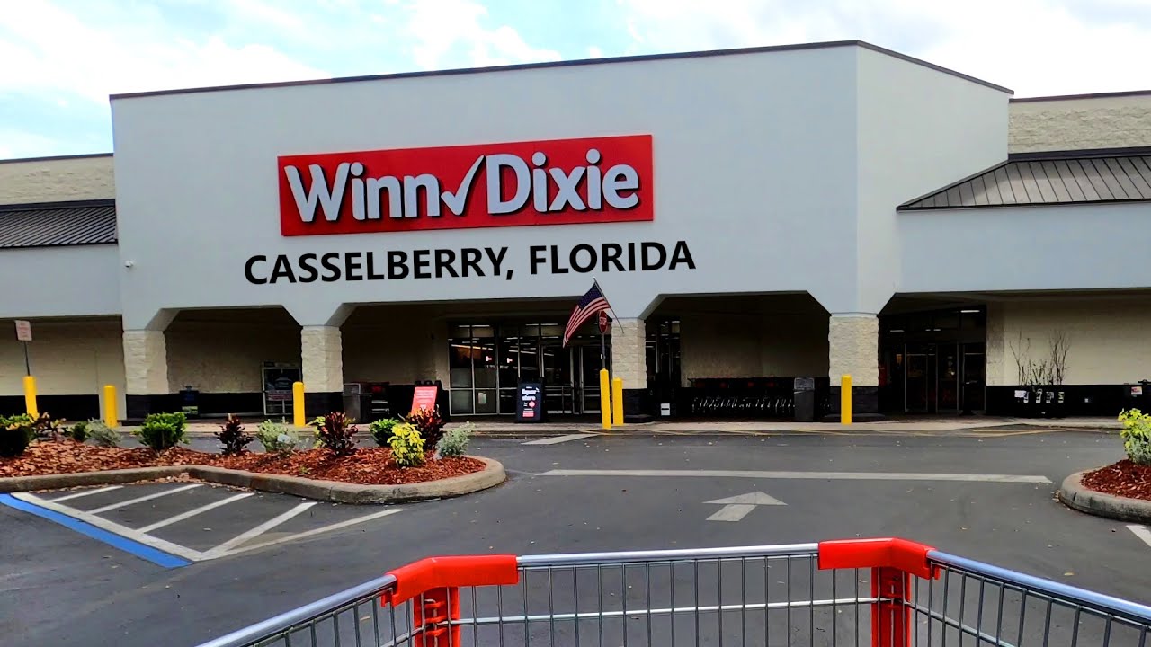 Shopping at Winn Dixie in Casselberry, Florida (Winn-Dixie Supermarket)