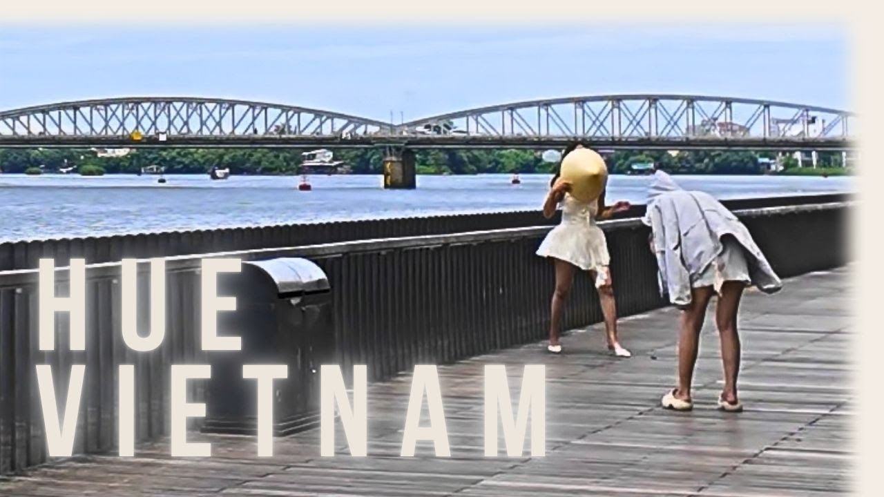 Vietnam 🇻🇳| Hue City Walk. What&rsquo;s She Looking For?