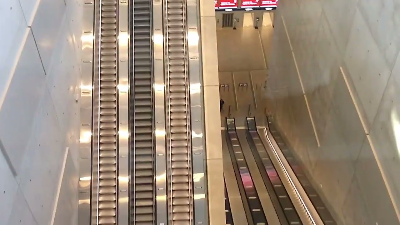 Helsinki-Vantaa lotnisko, ruchome schody.