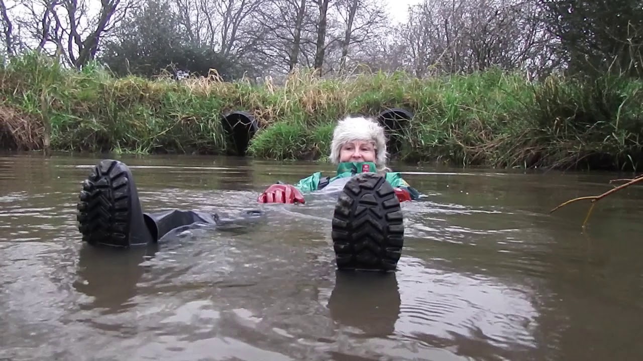 Video 4 - Grey day in chest waders - Taster (chest waders, float, wetlook, swim, jodhpurs, woman)