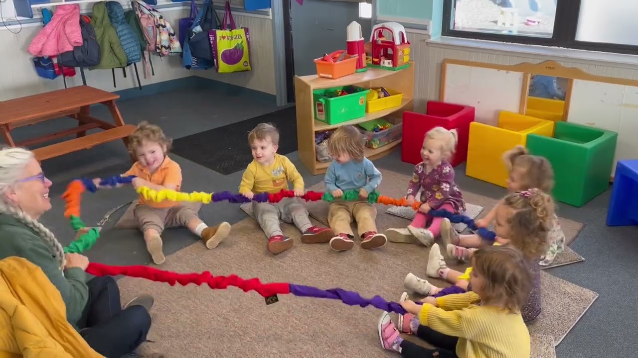 Music Kids: Row Your Boat with stretchy band