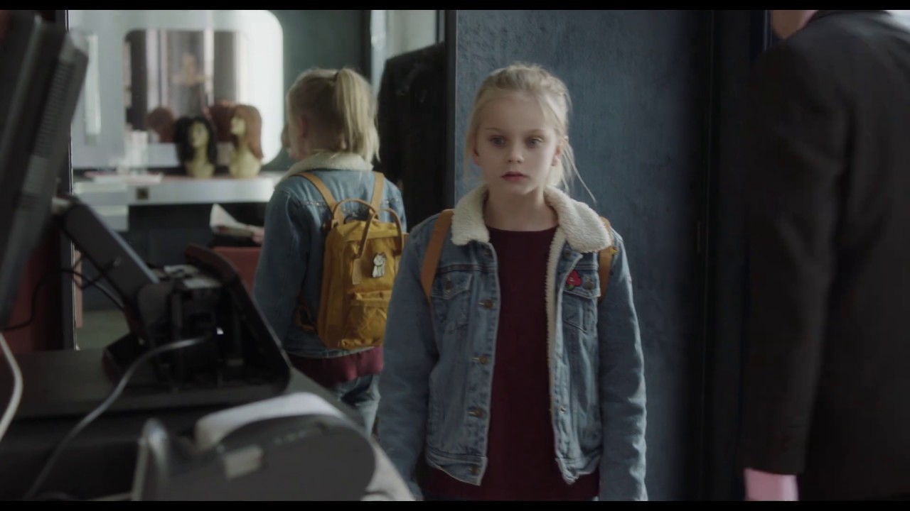 KAPSALON ROMY | Exclusieve clip: 'omdat je al best oud bent' | nu in de bioscoop