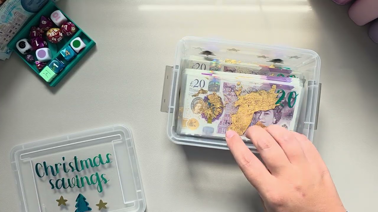 Reallocate left over holiday money into savings challenges | Cash stuffing, sinking funds & budget