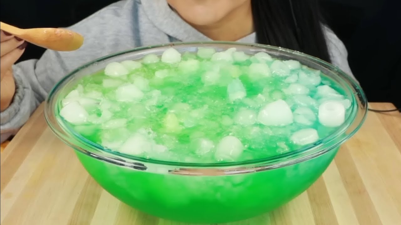 "Jaw-Dropping Crunchy Flavored Ice ASMR: Chill Out with Satisfying Sounds!"🍧