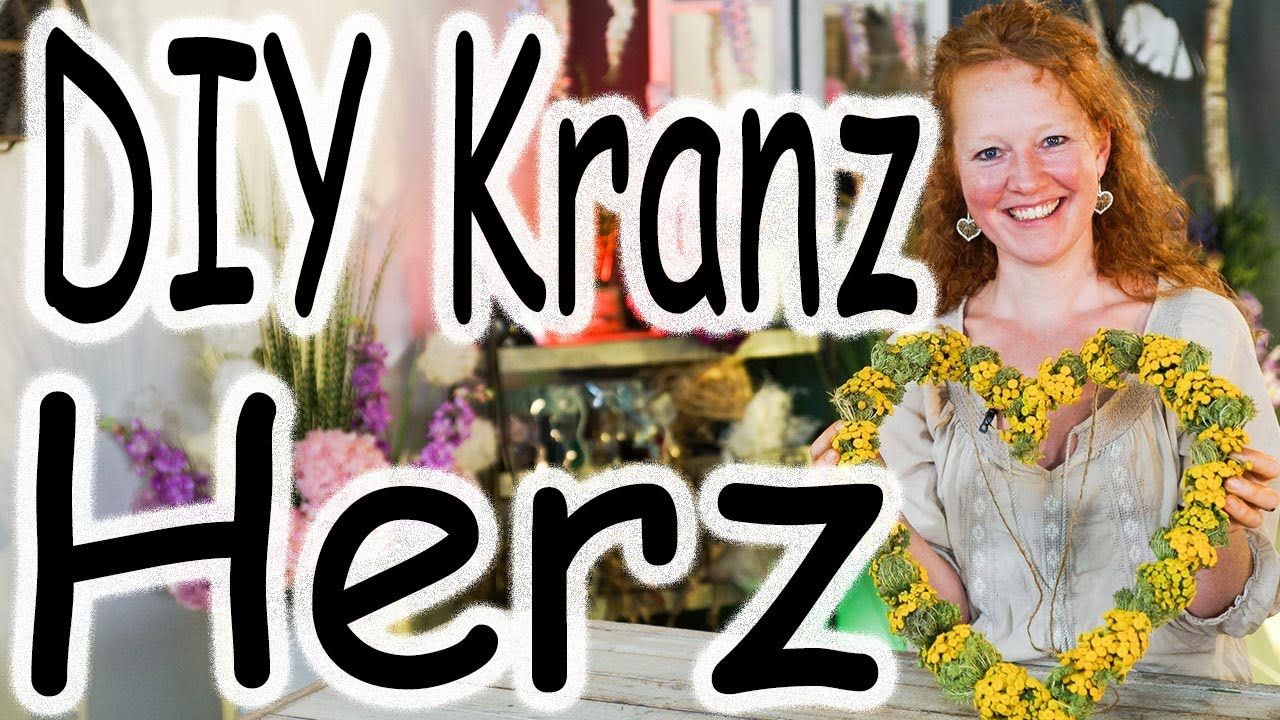 Deko-Kranz als Herz | DIY-Kranz binden aus Rainfarn und Wilder Möhre | Hängedeko zum Verschenken