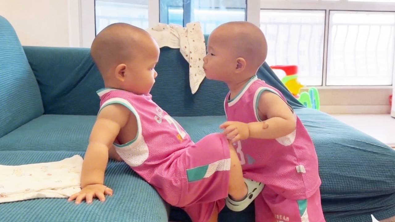 The elder brother wanted to kiss his younger brother, but was refused by him! #twins #babyboy #baby