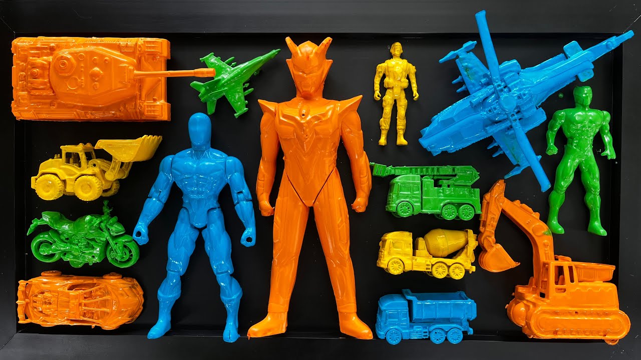 Membersihkan mobil mobilan, ultraman, black panther,ekskavator, tank baja, motor balap, helikopter.