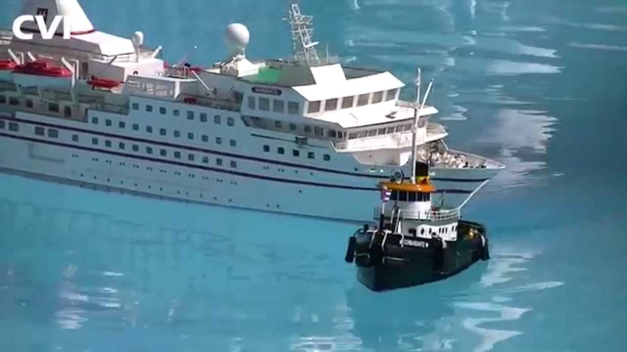 CVP - RC Scale Boats Meeting in a Pool