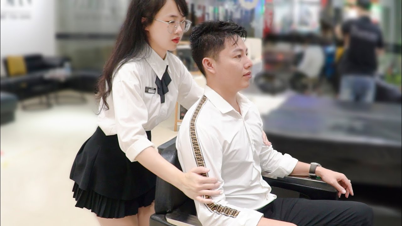 Great relaxation young girl, Relax, shampoo, Face massage, Vietnam barbershop