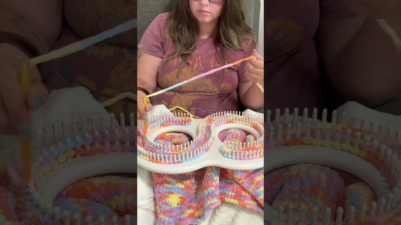 Loom knitting more of the blanket!! #loomknit #loomknitting #asmr #asmrsound #asmrvideo #crochet