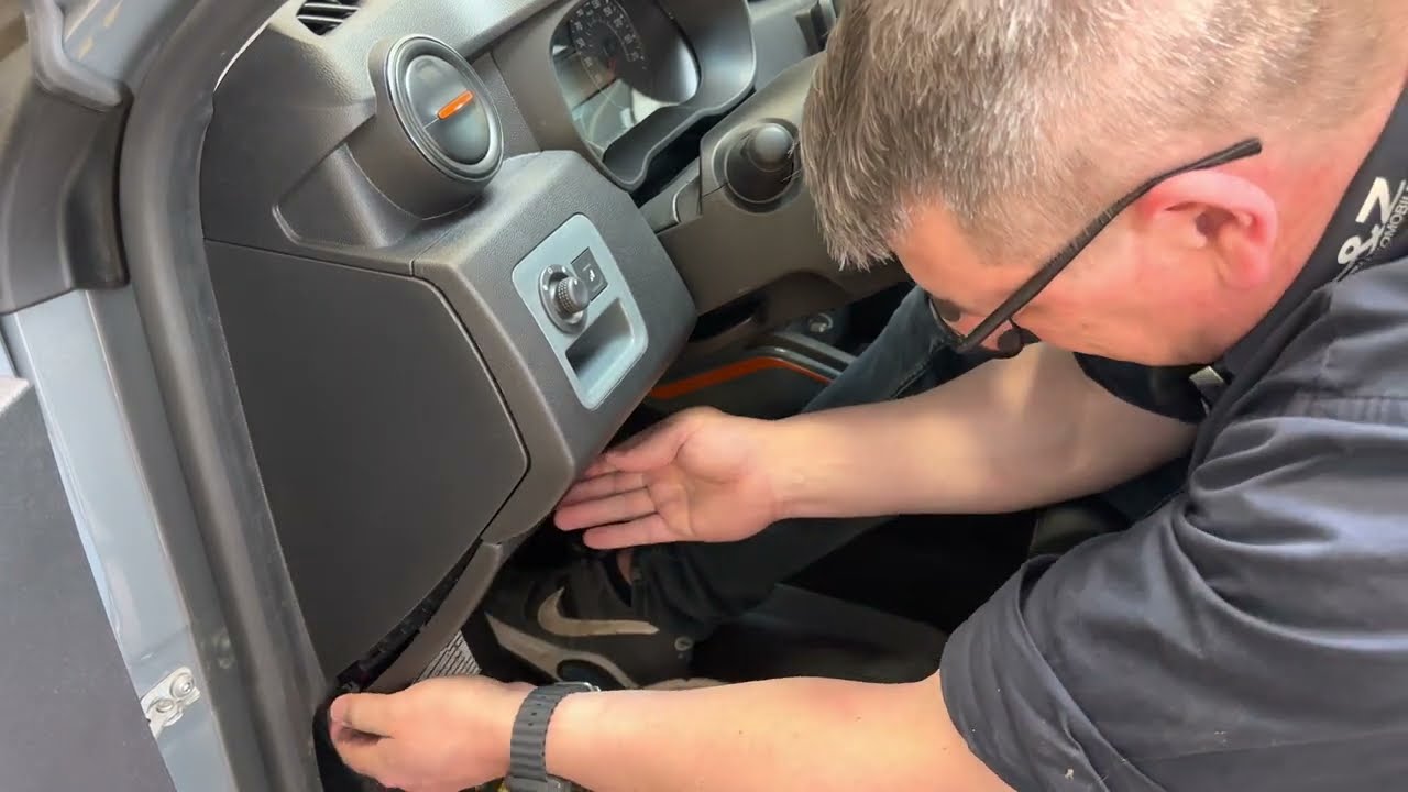 Dacia Duster II TREX by LZParts Cockpit Ablagefach links neben dem Lenkrad